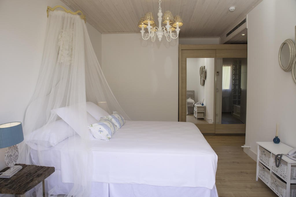 Es Cel De Begur Hotel Oda fotoğraf