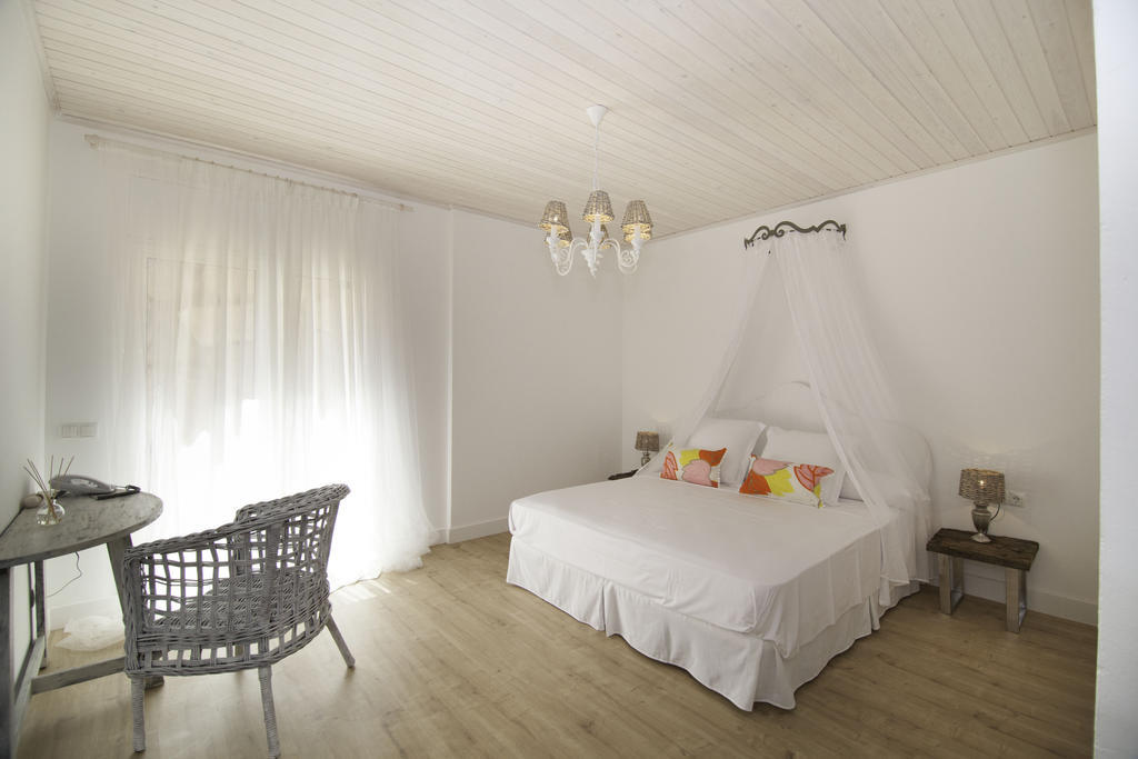Es Cel De Begur Hotel Oda fotoğraf